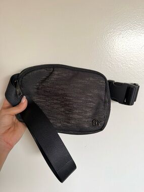 NWOT Lululemon OG Everywhere Belt Bag Aqueous Ikat Jacquard Black